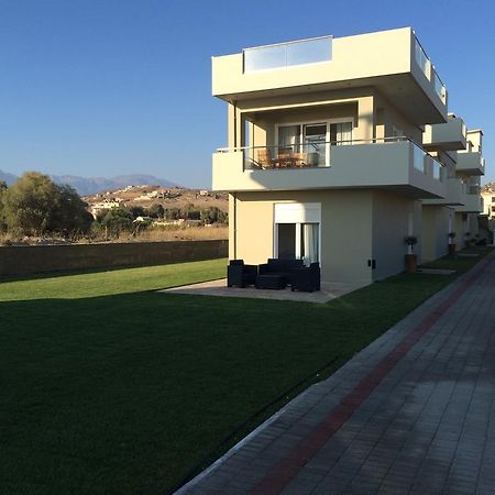 Holiday Luxury Villas Каламаки Екстериор снимка