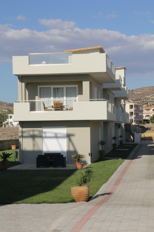 Holiday Luxury Villas Каламаки Екстериор снимка