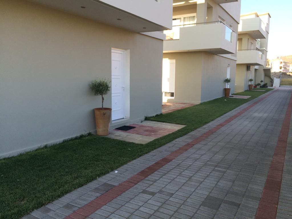 Holiday Luxury Villas Каламаки Екстериор снимка