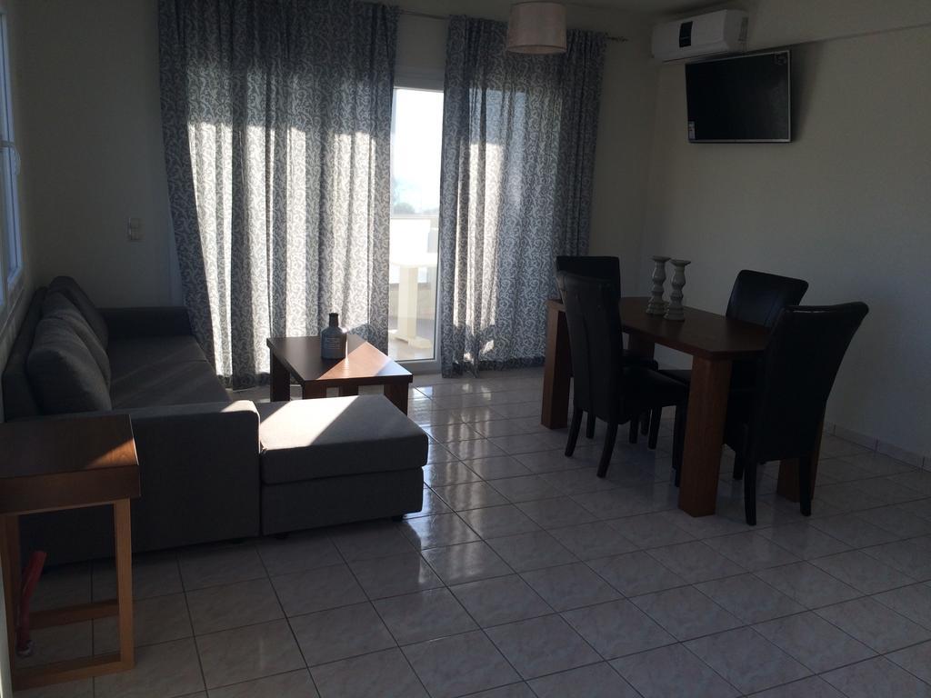 Holiday Luxury Villas Каламаки Екстериор снимка